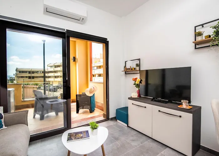 Always Traveling Near The City Center - Happy Rentals