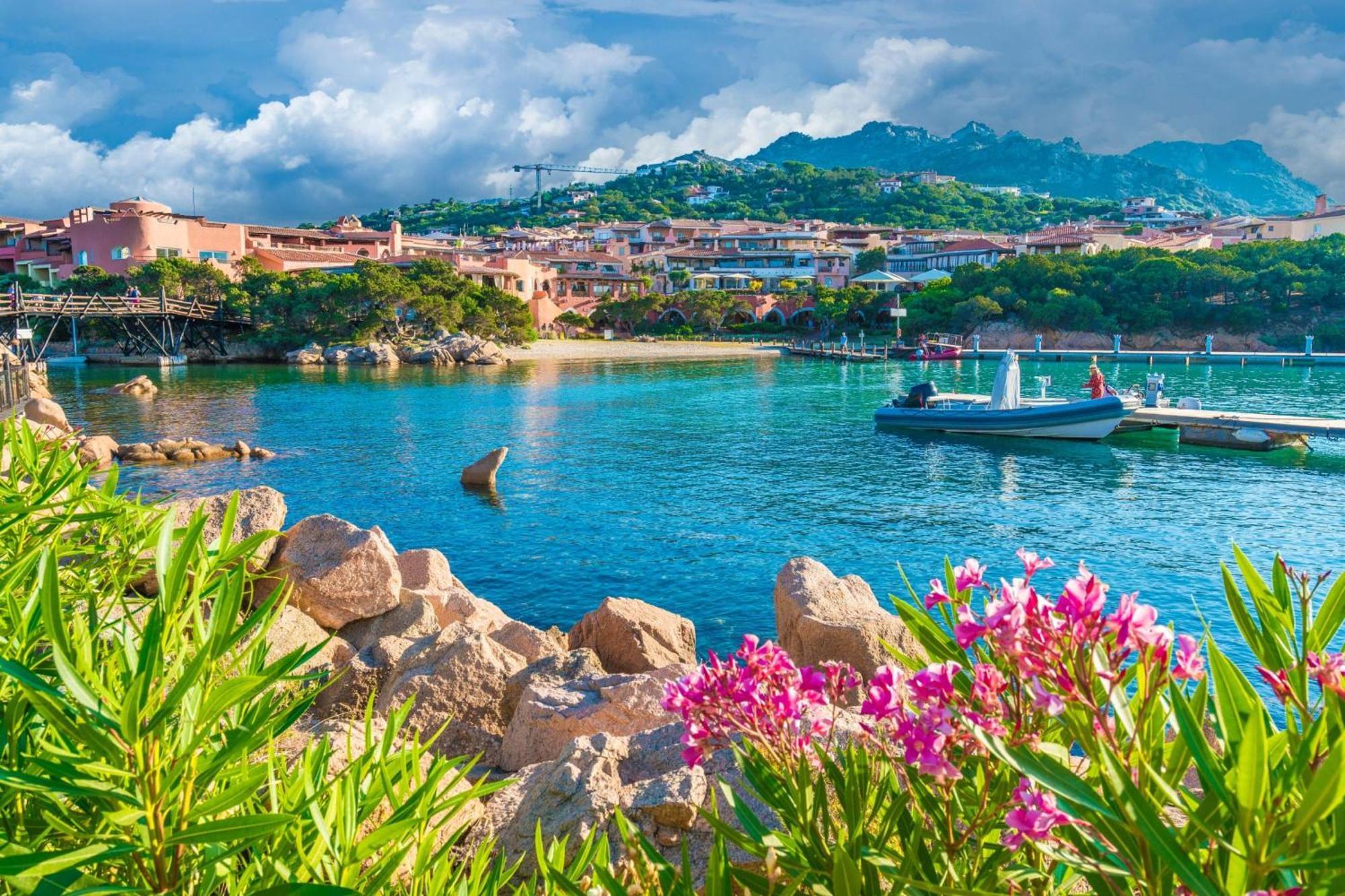 Always Traveling Near The Center - Happy Olbia
